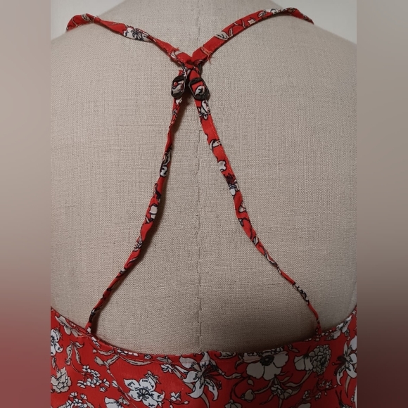 Hollister XS Red Flowy Floral Top - Picture 4 of 9